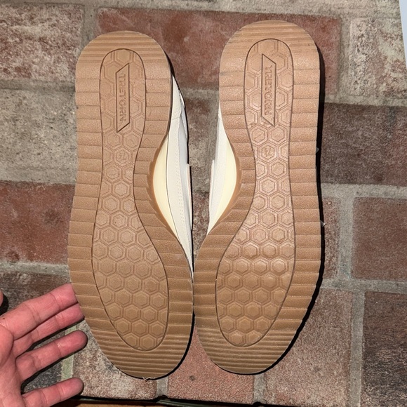 Tretorn size 7.5 NEW NIB Women's Sneakers shoes in Cream and Pink - Picture 5 of 7